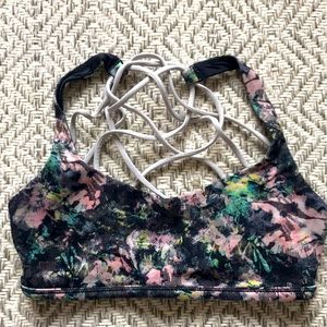 Lululemon sports bra SZ 4